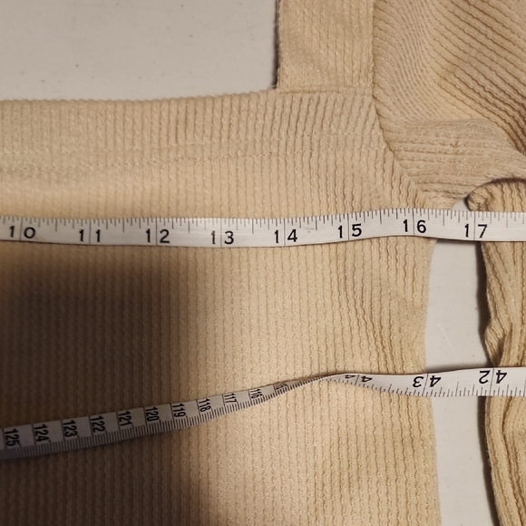 PrettyLittleThing NWT Cream Ribbed Long Sleeve Top - Picture 5 of 6